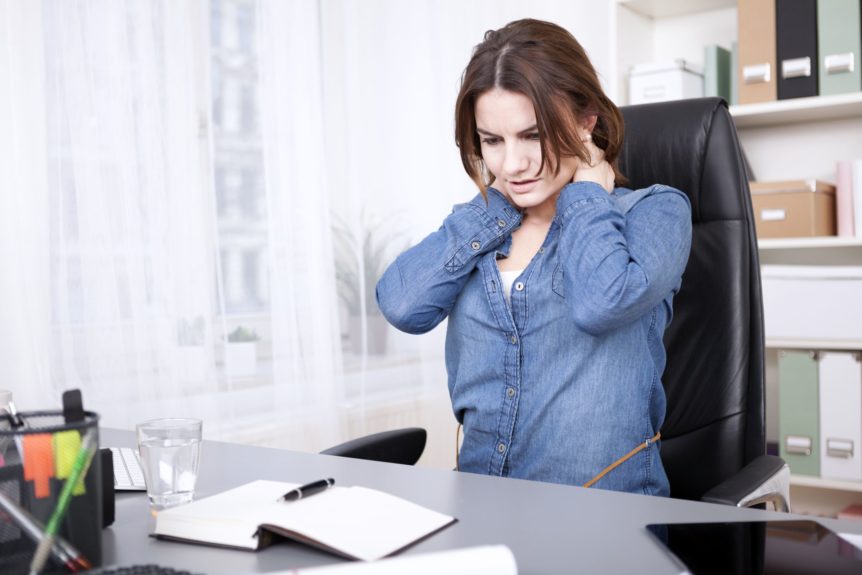 woman at desk with neck pain